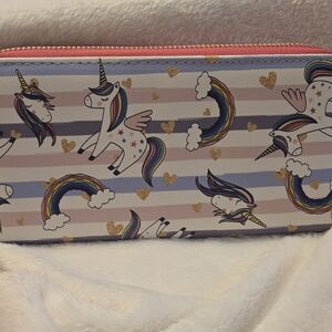 NWOT Unicorn & Rainbows 7 1/2×4 Zip Around Wallet